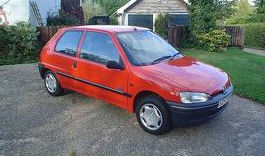 a picture of a peugeot 106